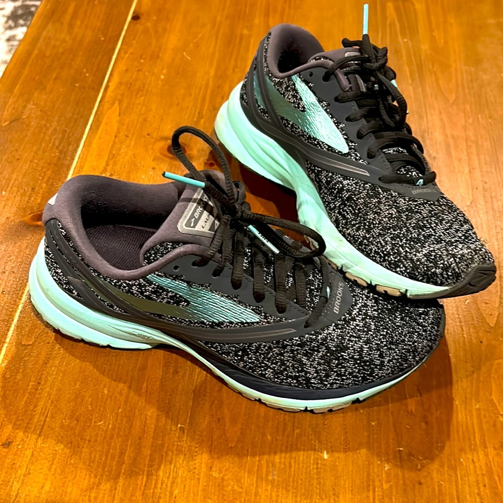 BROOKS LAUNCH shoe-excellent used condition!